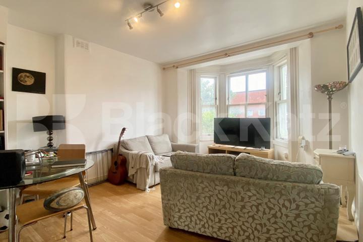 This recently refurbished property is flooded with natural light Old Kent Road, Elephant and Castle/Borough